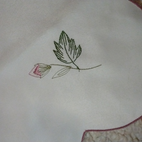 Vintage Embroidered Flower Table Napkins, Scallop Edge, Set of (8) - Picture 3 of 4
